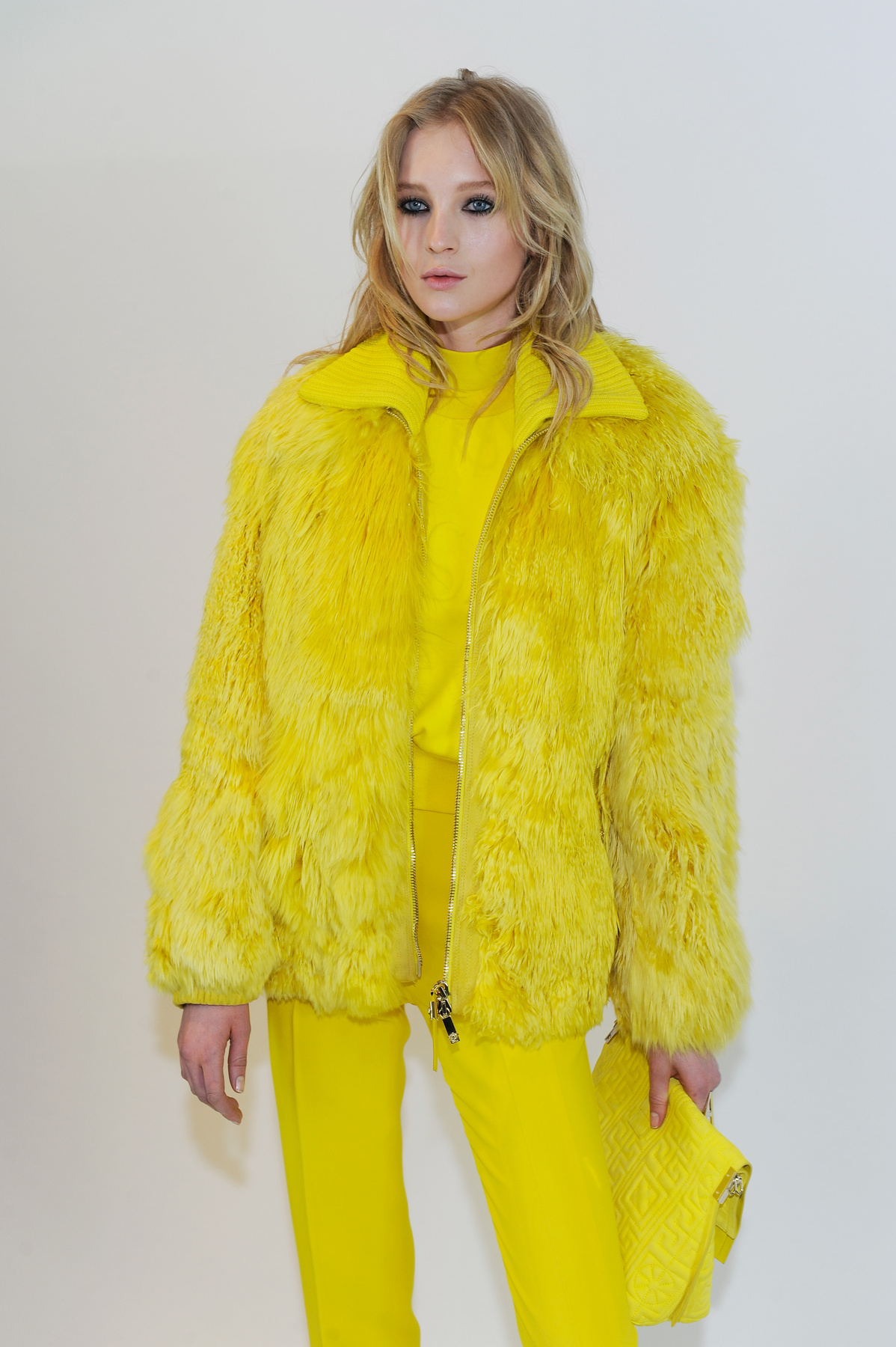 Sárga szett a Versace 2015-ös őszi-téli kollekciójából.



