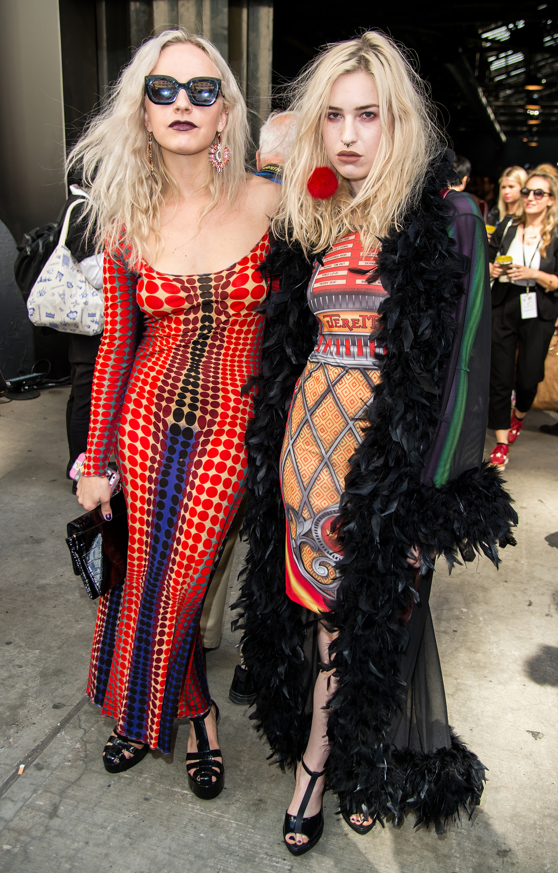Teresa és Margherita Missoni még komolyan vették a divathét íratlan szabályait és kirittyentették magukat a Givenchy bemutató tiszteletére.