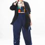 48-50-es méretben is gyárt ruhákat a molett divatipar egyik legkultikusabb márkája, a 2009-ben indított Jibri, aminek tervezője, Jasmine Elder a legtöbb plus-size márkához hasonlóan szeretné bebizonyítani a nagyvilágnak, hogy a teltebb nők is bátran viselhetnek merész nyomatokat és neon színeket. 