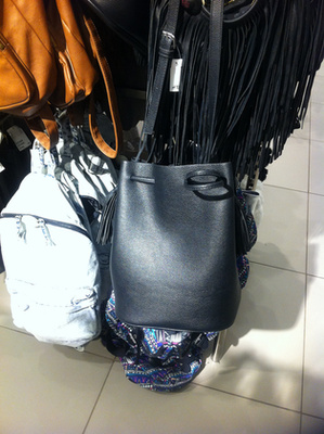 F&F: Siratja a fesztiválszezont? Nosztalgiázzon ezzel a táskával 4790 forintért. 