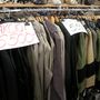 Asia Center: a régebbi kabátokat akciósan lehet megvásárolni.