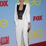 Goldie Hawn szuperdögös lánya, Kate Hudson egy pár Brian Atwood cipővel és a Pomellato luxusékszereivel dobta fel az Alexander McQueen által tervezett fekete-fehér kosztümöt, amit a Glee Los Angeles-i premierjén viselt 2012 szeptemberében.

