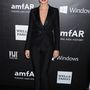 Gwyneth Paltrow a 2014-es amfAR L.A. Inspiration Gálára is az egyik kedvenc tervezőjétől, Tom Fordtól választott ruhát. Az ízléses fekete együttest visszafogott ezüst ékszerekkel dobta fel a szőke színésznő.

