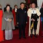 Október 21-én este a Lord Mayornál vacsorázott az elnöki pár, a képen balról jobbra: Gilly Yarrow, Peng Li-jüan,  Hszi Csin-ping, Alan Yarrow és András herceg.