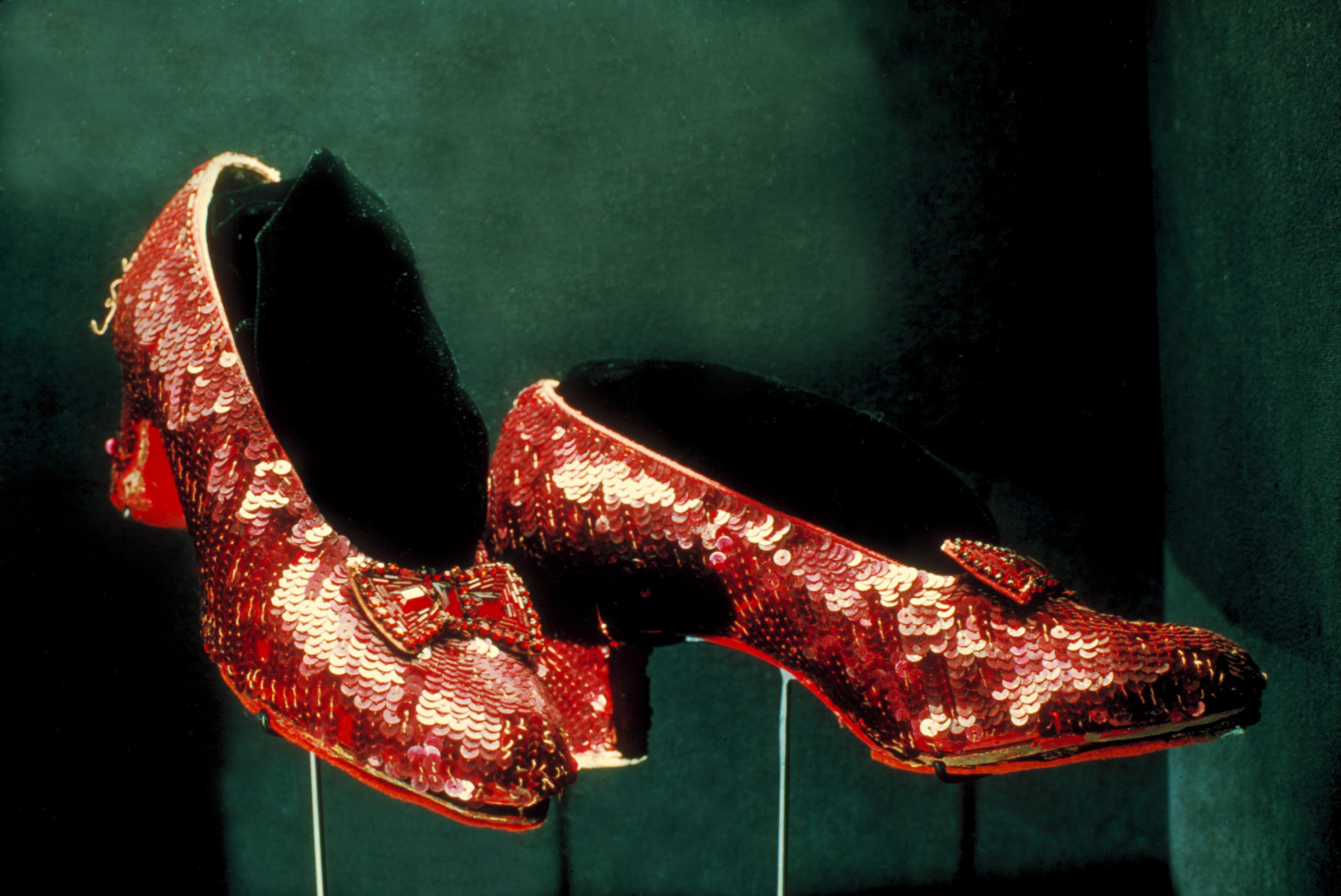Természetesen Christian Louboutin hercegnős cipőit sem hagyták ki a szervezők.