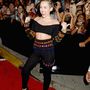 Az elmúlt évek egy legbotrányosabb vörösszőnyeges ruháját villantotta a 2013-as MTV Video Music Awardson. Cyrus egy kövekkel kirakott Dolce & Gabbana tornaruhában provokált az eseményen.