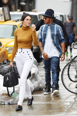 Jenner szerintünk Karl Lagerfeldnek öltözött egy Halloween buli kedvéért.