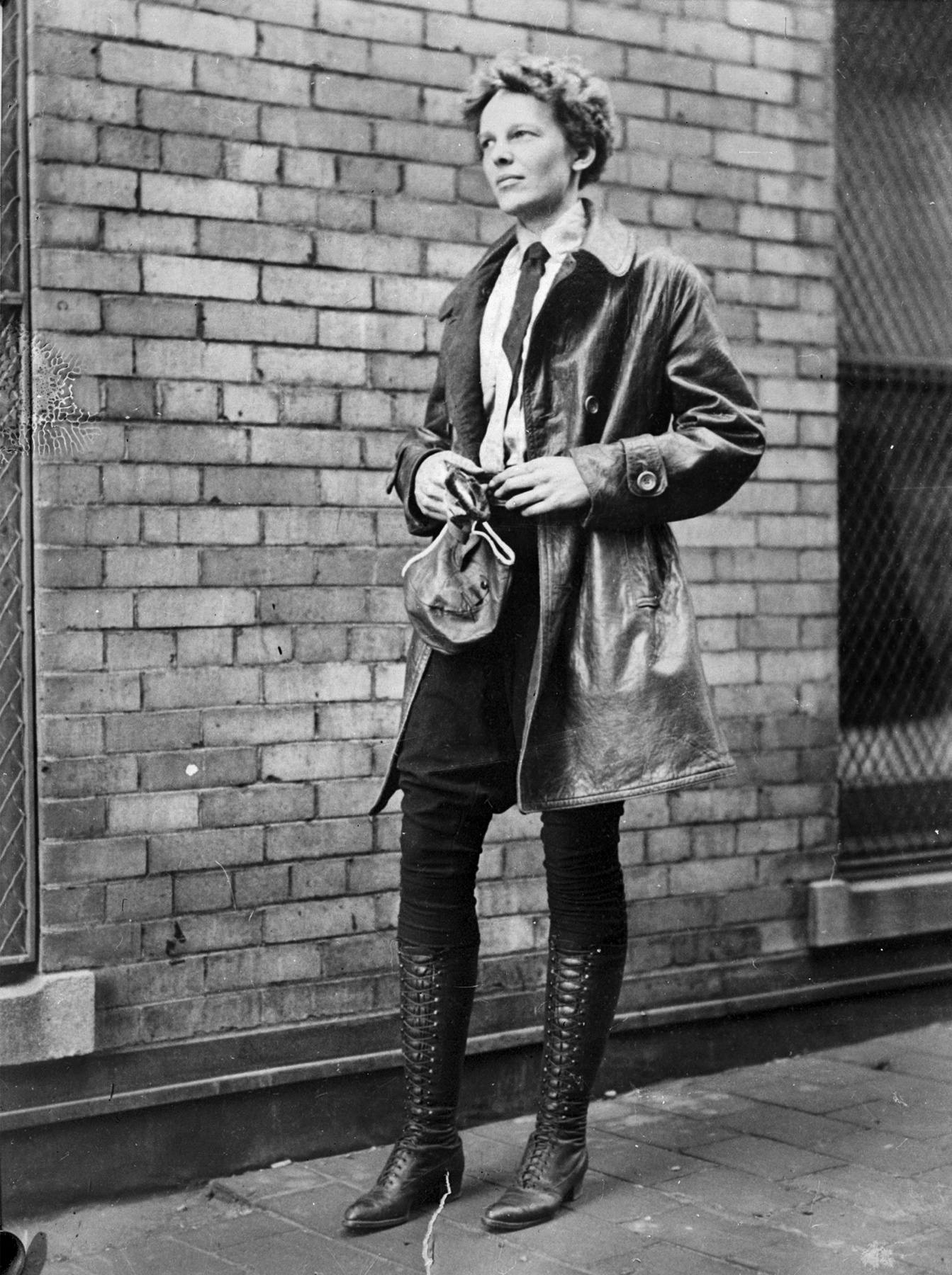 Francoise Hardy 1977-ben lőtt képe akár a ma készült utcai divatfotóként is megállná a helyét, mivel az elmúlt időszakban a legtöbb hírességet és divatbloggert lencsevégre kapták ilyen szabású laza blúzokban és a hetvenes évek stílusát idéző trapéz farmerekben. 