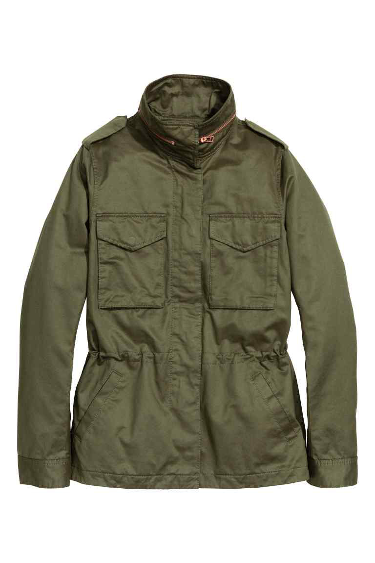 A hosszított fazonú ujjatlan kabát 29.995 forintba kerül a Mangóban.