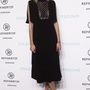 Alexa Chung egy konzervatívabb Valentino ruhát választott a londoni British Fashion Awards.
