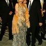 Hollywoodi dívának öltözve a 2004-es Vanity Fair Oscar Partyn Beverly Hillsben.


