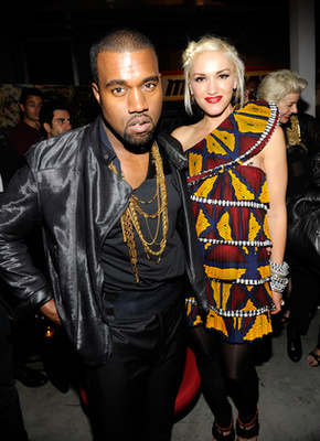 Gwen Stefani az 57.Grammy díjátadón viselt szettjével bebizonyította, hogy a nadrágos daraboknak is van helye a vörös szőnyegen.




