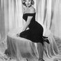 Marilyn Monroe már az ötvenes évek elején is ilyen dögösen öltözött.



