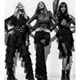 Veterán szupermodellek, Claudia Schiffer, Cindy Crawford és Naomi Campbell a Balmain fekete-fehér reklámanyagában.