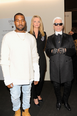 Természetesen Lagerfeldnek is van közös képe Kanye Westtel.