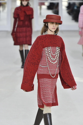 Így öltöztek a divatrajongók a minimalista trendek bejövetele előtt.