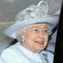 2014. április 20-án csak egy ilyen képet sikerült készíteni a királynőről, de ismét világoskékben húsvétolt, az kiderült.