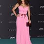 A mellkidobásban profi Salma Hayek a LACMA eseményén jelent meg rózsaszín Gucciban.


