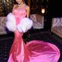 Ariana Grande Le Vian gyémántnyakéket és Harry Kotlar gyémánt fülbevalókat vett fel a pink nagyestélyihez.