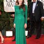 A régi Hollywood-i dívák stílusát idézte ezt a zöld Atelier Versace ruha, amit 2011-ben viselt a Golden Globe díjátadón.

