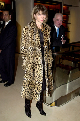Az üzletasszonyá és webáruház tulajdonossá avanzsált színésznő, Gwyneth Paltrow egy szupermini ruhában és kék bokacsizmában vett részt barátnője, Stella McCartney Los Angeles-i bemutatóján 2016 januárjában.


