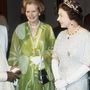 Margaret Thatcher ebben az ananászokkal díszített zöld ruhában kísérte el II. Erzsébet királynőt egy zambiai konferenciára 1979-ben.



