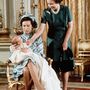 1977. november 20: II. Erzsébet Anna hercegnővel és első unokájával.