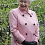 2007. május 21.: virágkiállításnak örül a királynő. Ebben az évben ünnepelte a királyi pár 60. házassági évfordulóját, azaz gyémántlakodalmát.