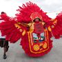 A Mardi Gras indiánok összes törzse felvonul Szent József napján (március 19.) valamint az ehhez legközelebb eső vasárnapon, azaz a ‘Super Sunday-en’ is.