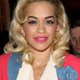 Rita Ora pedig már a Chanel showra is platinaszőkén jár.