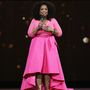 Bármit, amiben jól érzi magát, lásd Oprah Winfrey.