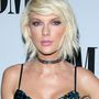 A hirtelenszőkévé változott Taylor Swift egy Beverly Hills-i díjátadón jelent meg a nyakörv láncban.


