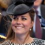 Egy Lock & Co.-nak tervezett Sylvia Fletcher kalapot választott a hercegné ehhez az állatmintás ruhához, amit 2013-ben viselt Southamptonban.

