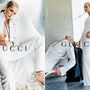 Az oldalt kivágott fehér ruhát még Tom Ford tervezte a Guccinak 1996-ban. 

