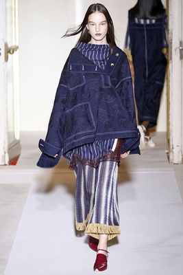 Bernát Bianca ezt a 90-es évek stílusát idéző ruhát mutatta be a LaQuan Smith shown New Yorkban.


