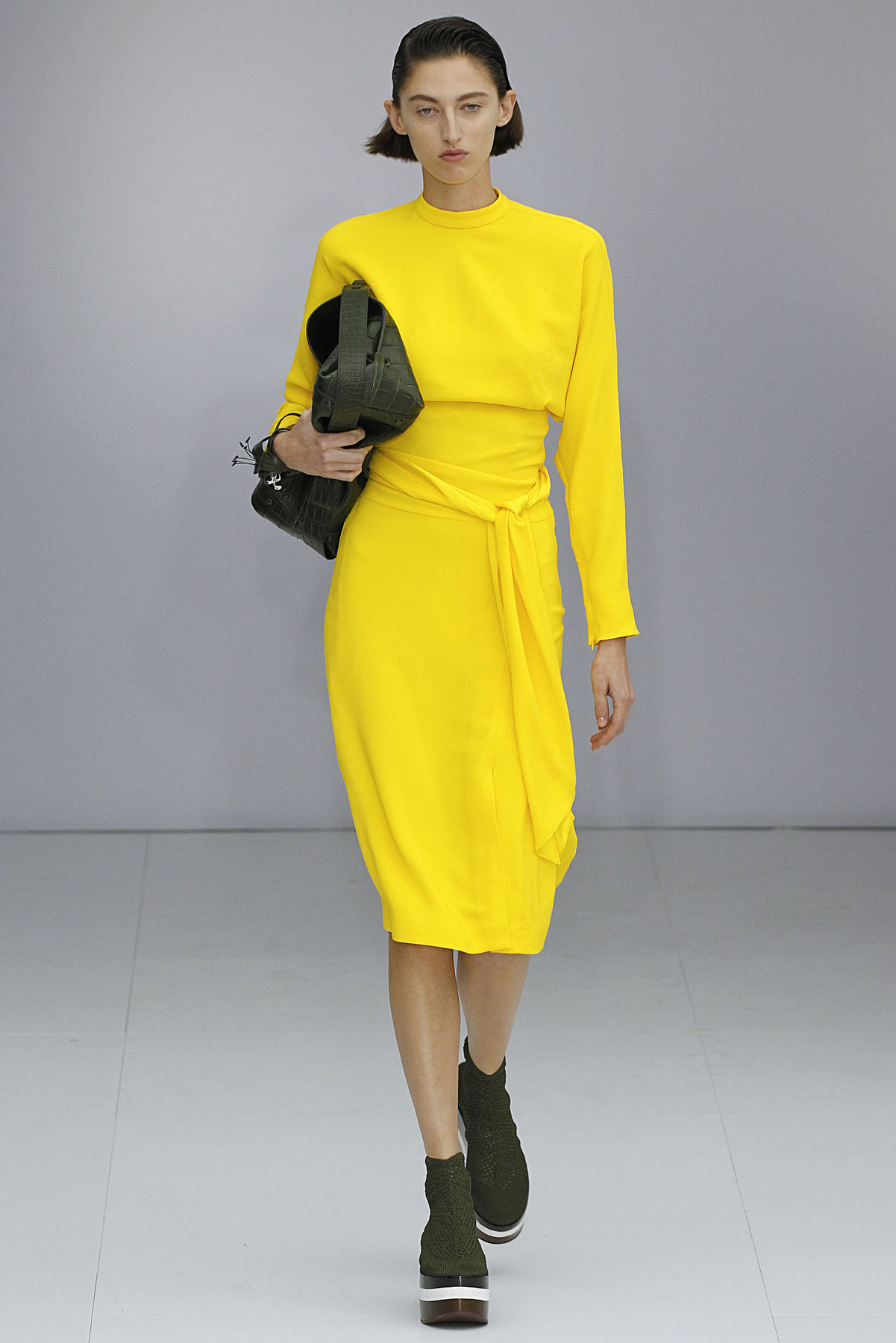 A dán divatblogger, Trine Kjaer beletrafált a trendbe, Banana Split feliratos sárga pulóverben pózolt Berlinben.