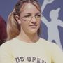 A 90-es években a színes üveggel ellátott napszemüvegek voltak divatban, így Britney Spearsnek is ez volt az egyik kedvenc kiegészítője akkoriban. 


