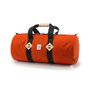 A Topo Design a henger formájú sporttáskákra is rányomta a dizájnelemet. Egy ilyen táskáért 103 dollárt, kb.30 ezer forintot kérnek a márkánál.


