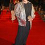 Az 1948-ban született kanadai modell, Maye Musk a Los Angeles-i tervező, Zaid Affas ruháját és bomber dzsekijét viselte a díjátadón.