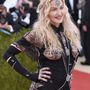 Madonna mellbimbótapaszos Riccardo Tisci szerelésben ment el a Met-gálára.