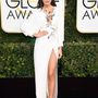 A 35 éves televíziós műsorvezető, Louise Roe a Los Angeles-i dizájner, Monique Lhuillier lábvillantós ruháját viselte a Golden Globe-gálán.


