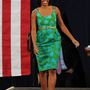 Remekül áll Michelle Obamának a zöld szín.



