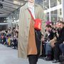 Louis Vuitton 2017-18 ősz-tél, férfi kollekció, plusz Louis Vuitton x Supreme: a piros oldaltáska tuti szembe fog jönni olcsóbb oldalakon is, persze nem eredetiben.