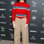Bézs színű bő farmer és retro hatású pulóver Jane Levyn a Sundance Filmfesztiválon.


