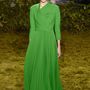 Akár a hétköznapokban is felvennénk ezt a nagyonzöld Dior ruhát.
