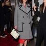 Maggie Gyllenthaal inkább ebben a csinos szürke kabátban ment el Stella McCartney New York-i bemutatójára idén januárban.


