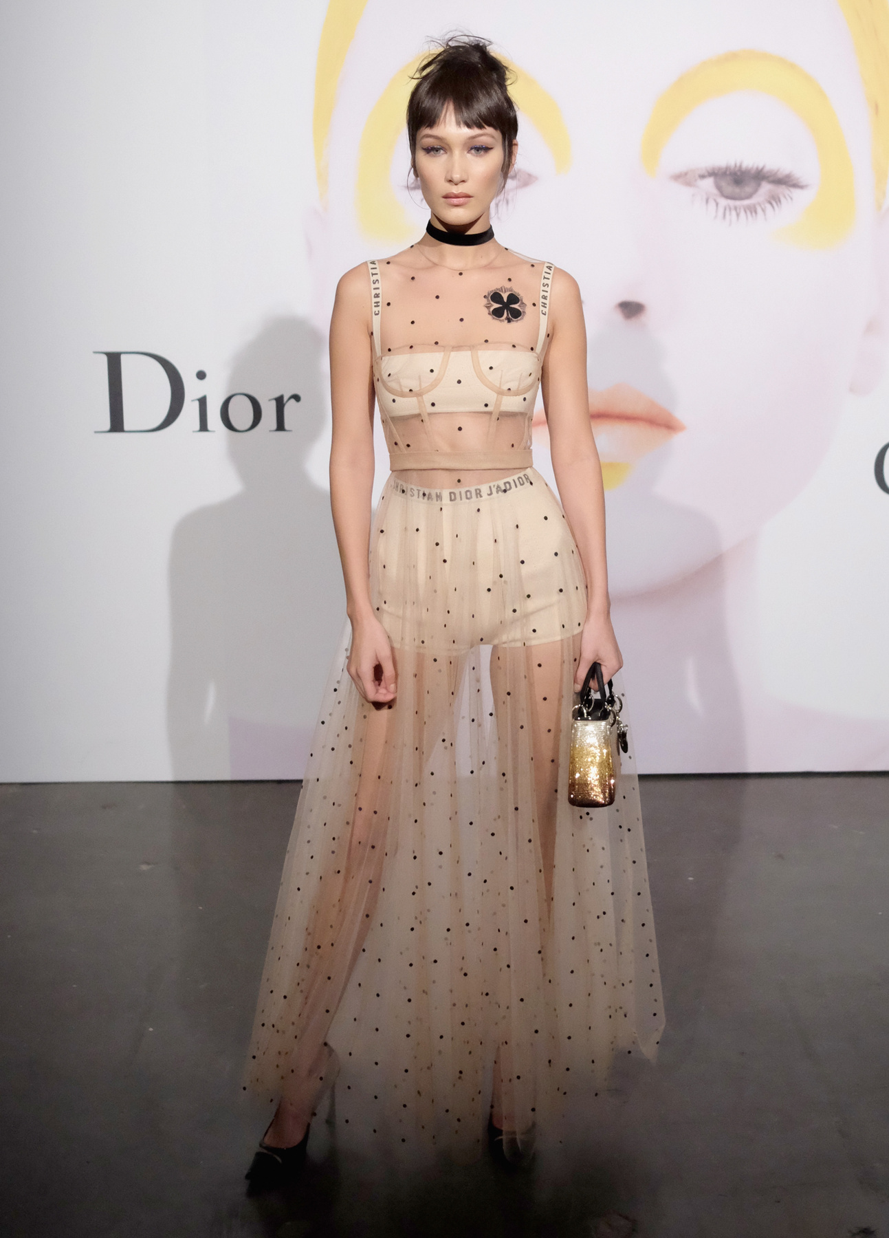 A 29 éves színésznő, Haley Bennett a Vogue címlapján landolt a Dior sláger ruhájában.