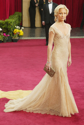 Miley Cyrus és az anyja, Tish Cyrus is aranyban érkeztek a 2010-es Oscar-gálára.


