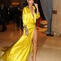 Rihanna arany körömcipővel kombinálta a sárga estélyit a 2014-es Grammyn.