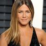 A 48 éves Jennifer Aniston több mint 10 millió dollárnyi, 2,9 milliárd (!!!) forintnyi gyémántot viselt az Oscar-gálán. A Lorraine Schwartz féle smaragd-gyémánt fülbevalók 9.5 millió dollárba kerül.